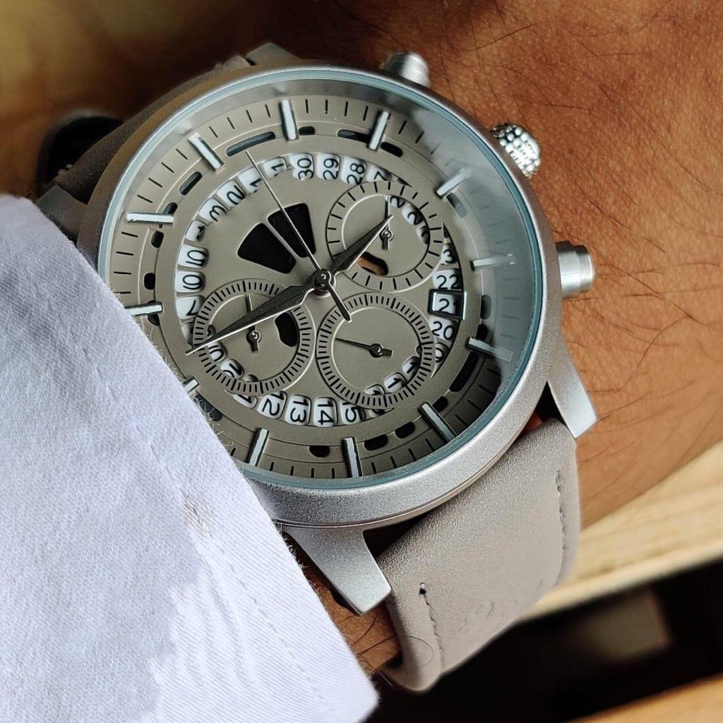 Analog Time & Date Silver Dial Men's And Boys Watch