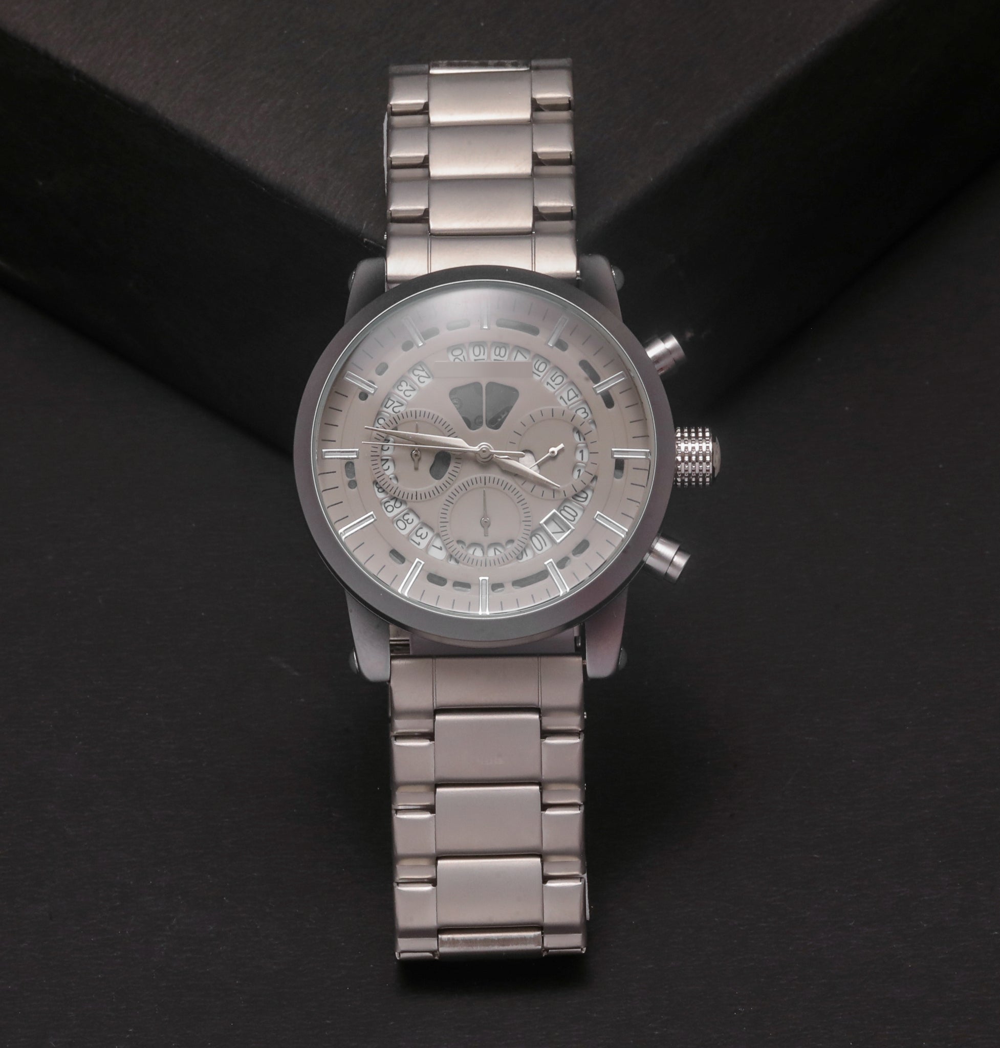 Analog Time & Date Silver Dial Stainless Steel Men's And Boys Watch