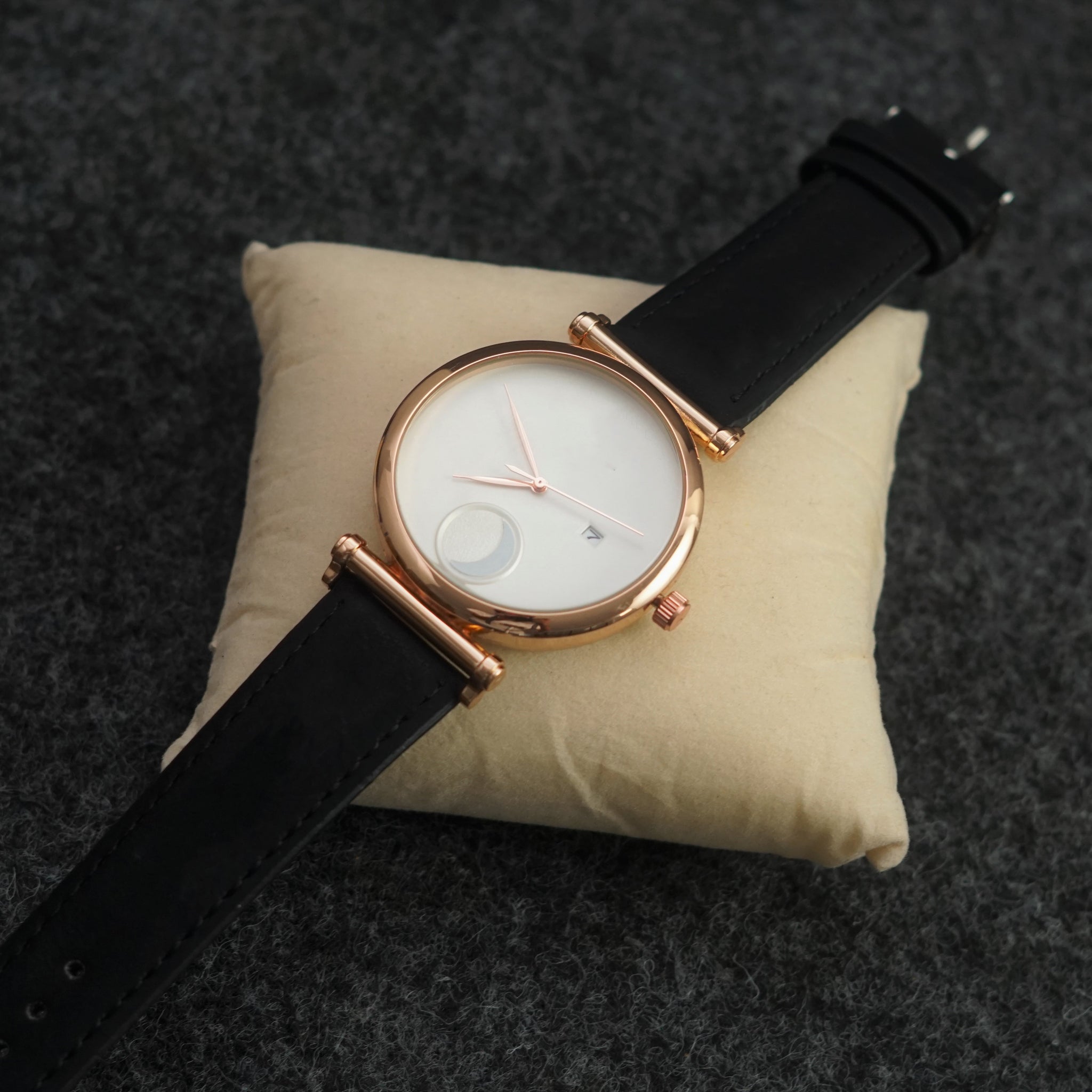 Black Leather Belt White And Gold Dial Date Dashing Watch