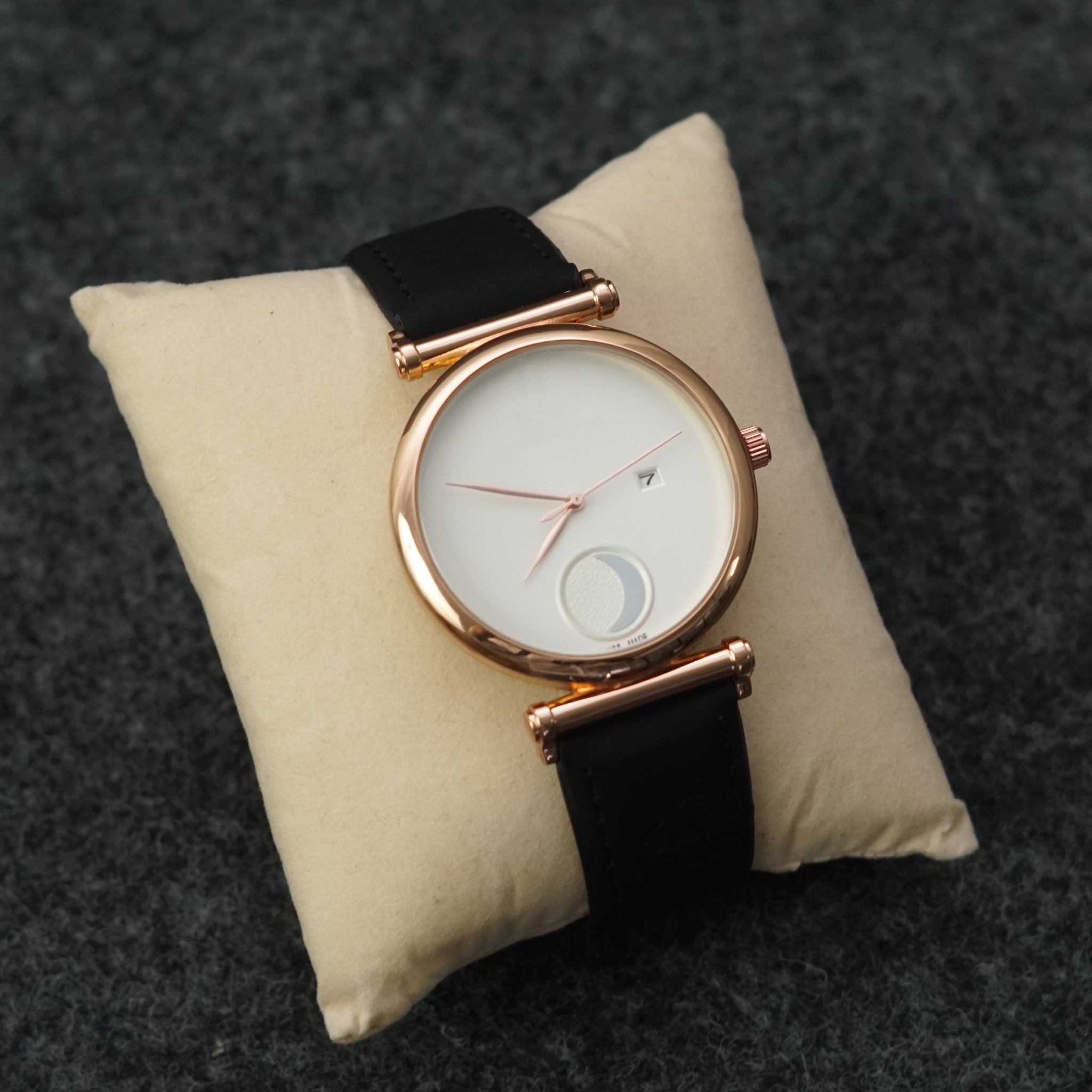 Black Leather Belt White And Gold Dial Date Dashing Watch