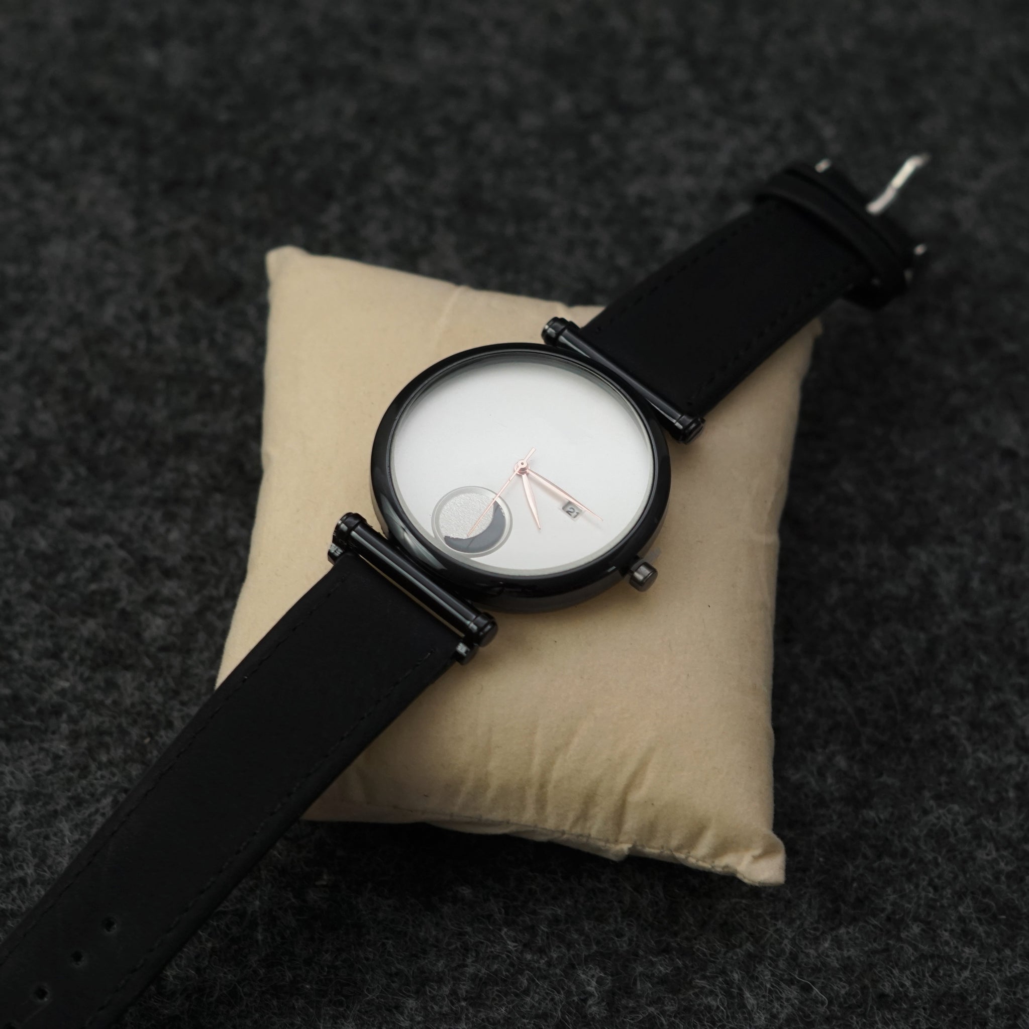 Black Leather Belt White Dial Date Dashing Watch